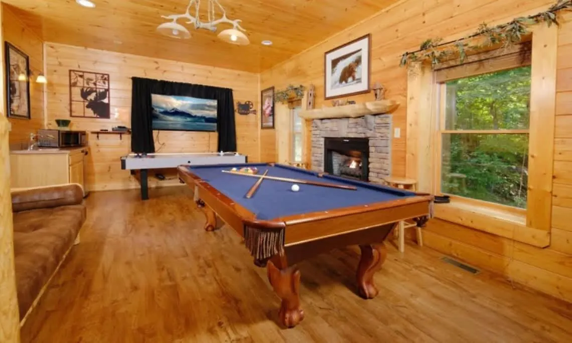 Great Views & Location- Family- Game Room- Hot Tub * Pigeon Forge