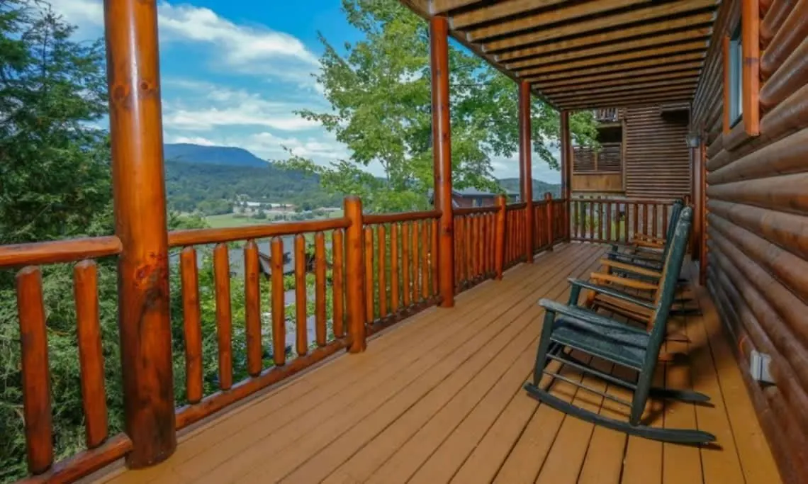Chalet Great Views & Location- Family- Game Room- Hot Tub
