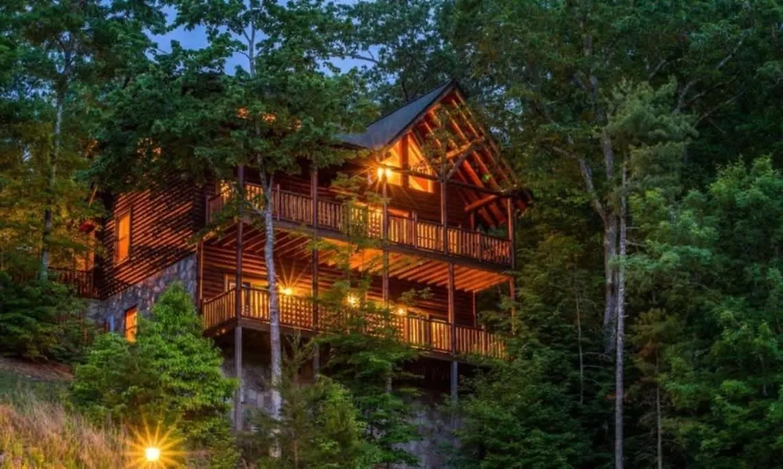 Great Views & Location- Family- Game Room- Hot Tub