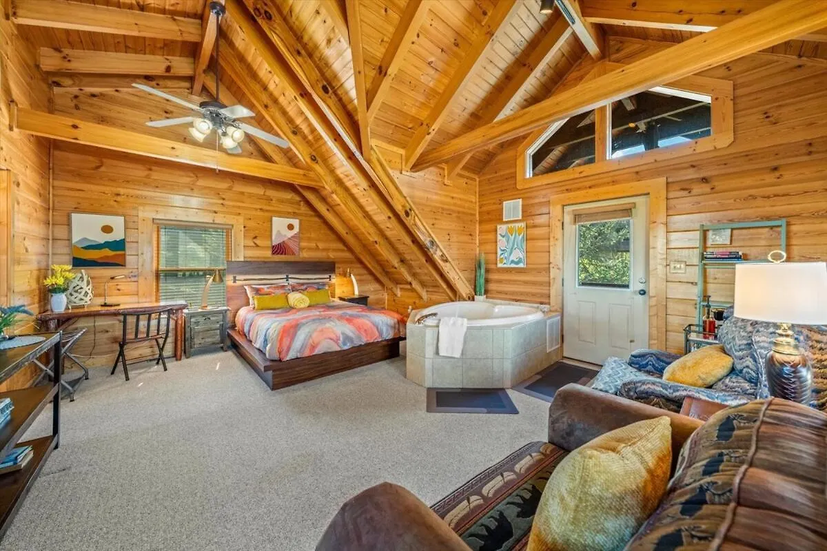Rustic W Modern Comfort Minutes From Parkway Pigeon Forge
