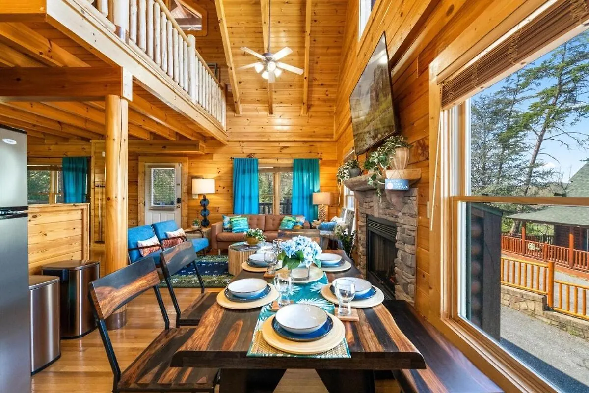 Rustic W Modern Comfort Minutes From Parkway Holiday home Pigeon Forge