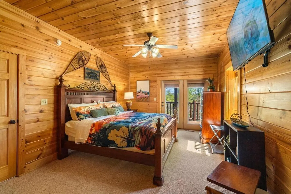 Rustic W Modern Comfort Minutes From Parkway Holiday home Pigeon Forge