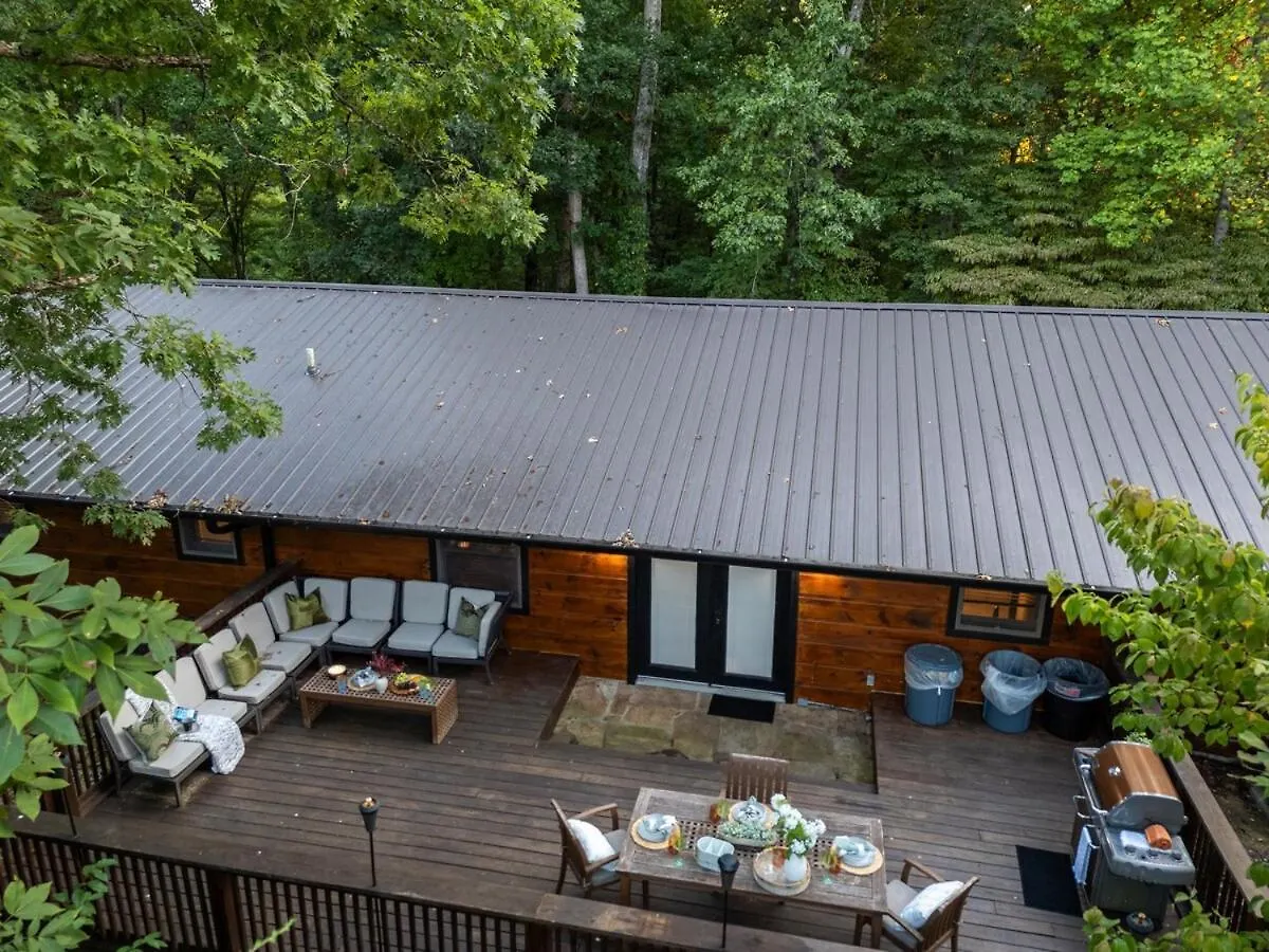 Ada-accessible 5br Family With Game Room, Hot Tub And Fire Pit Pigeon Forge