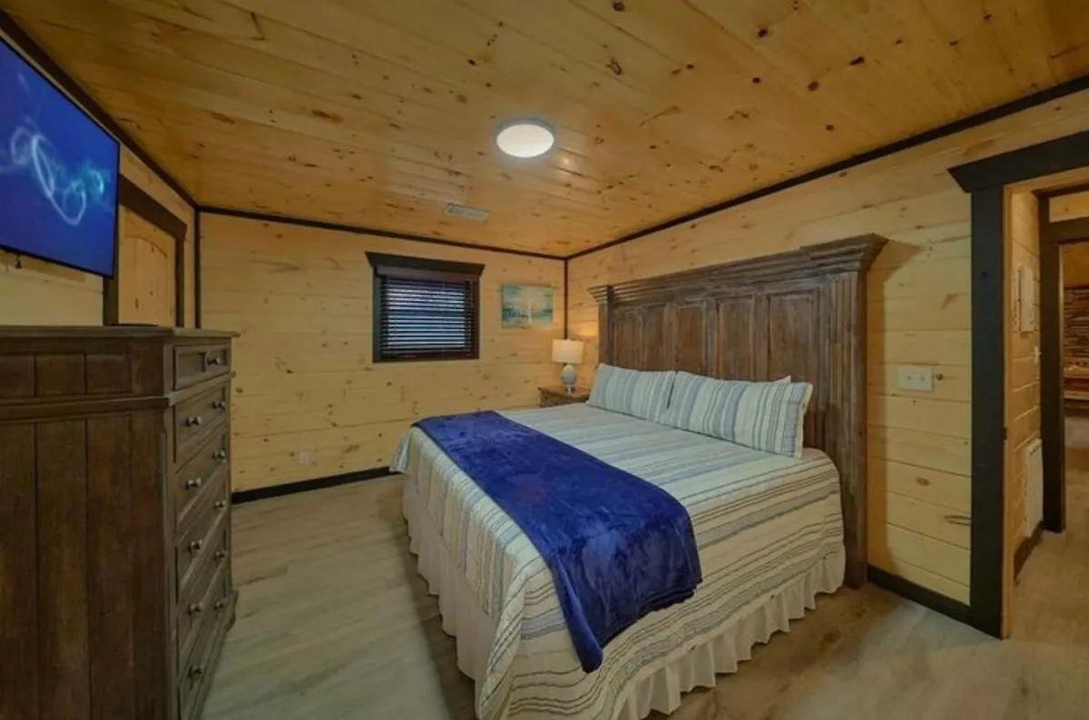 Ada-accessible 5br Family With Game Room, Hot Tub And Fire Pit Pigeon Forge