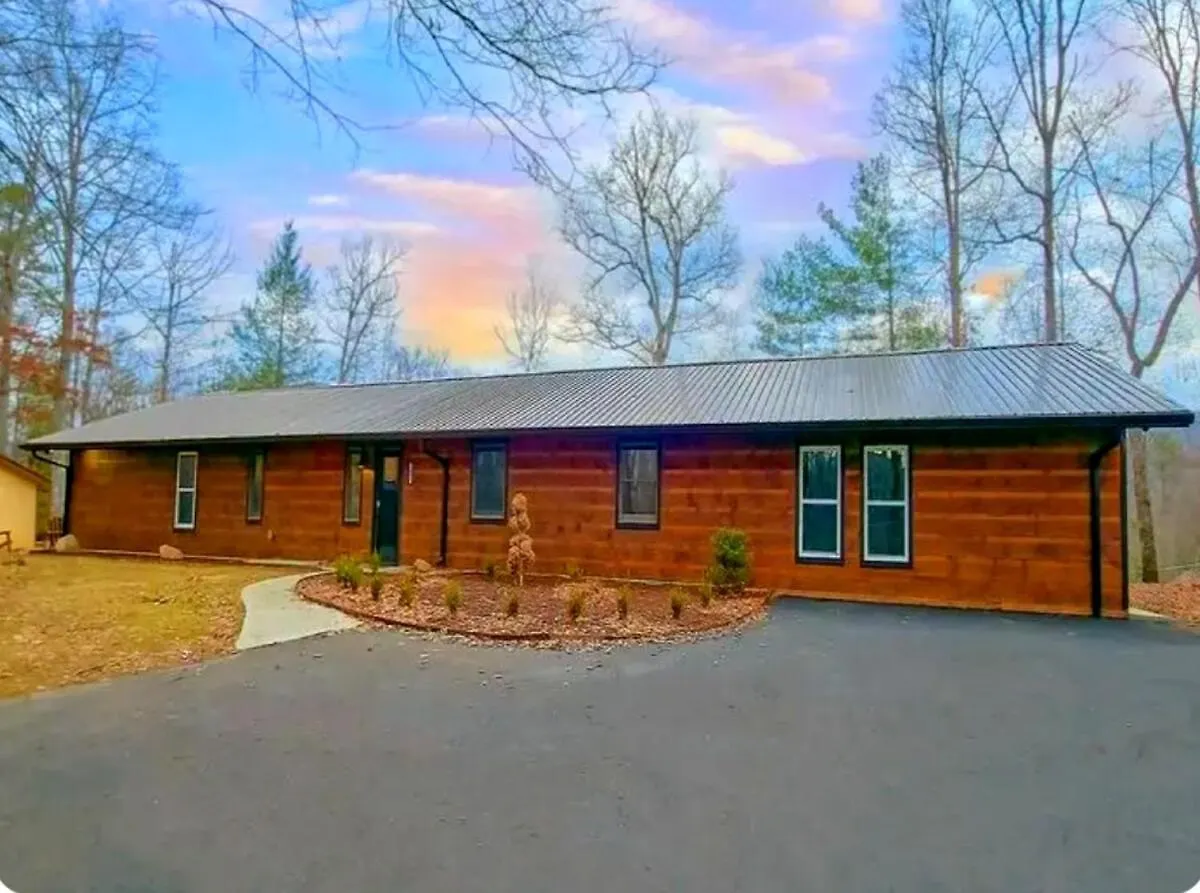 Honeybear Hideaways - Spacious Family-friendly With Hot Tub, Game And Fire Pit Holiday home