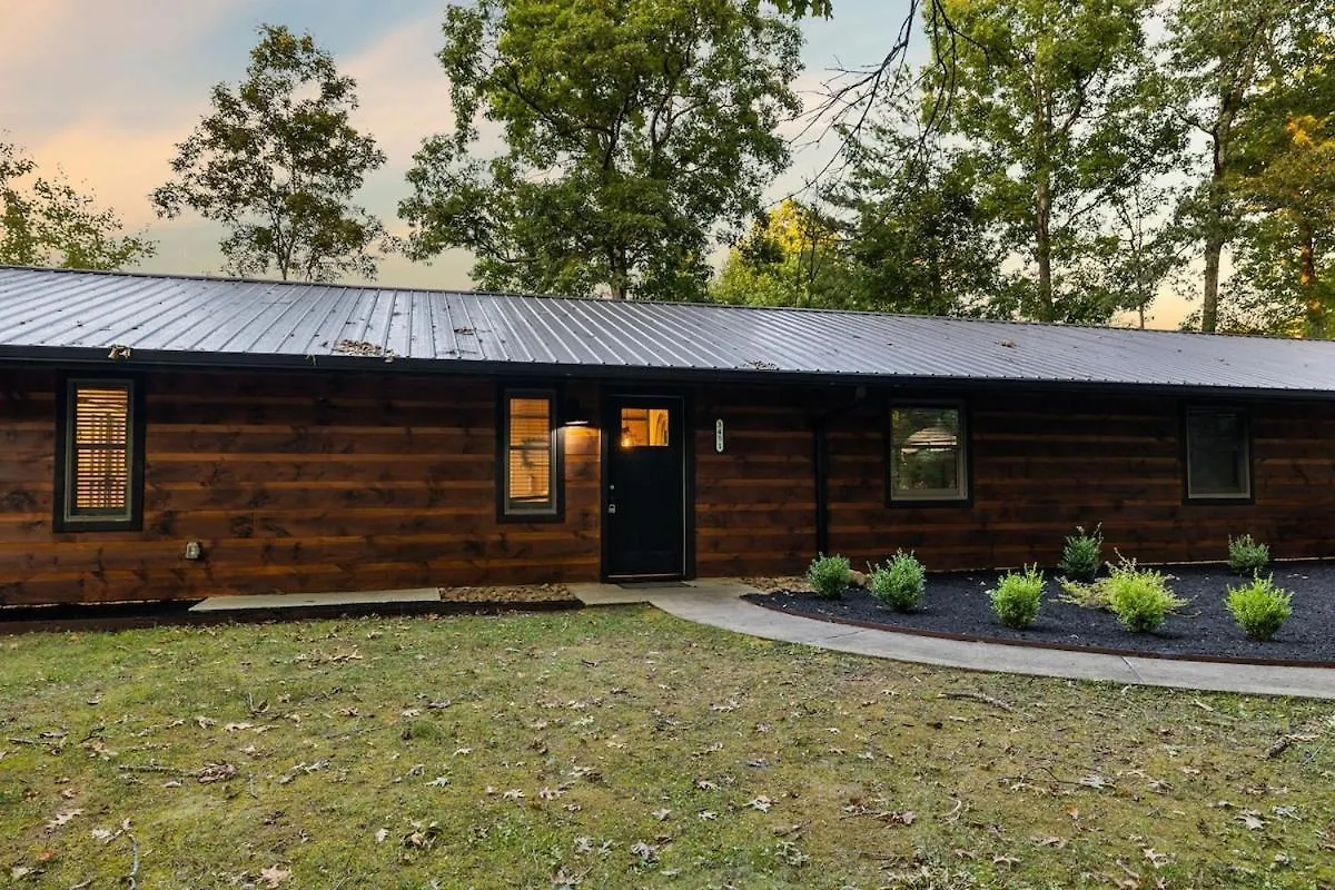Honeybear Hideaways - Spacious Family-friendly With Hot Tub, Game And Fire Pit Holiday home *