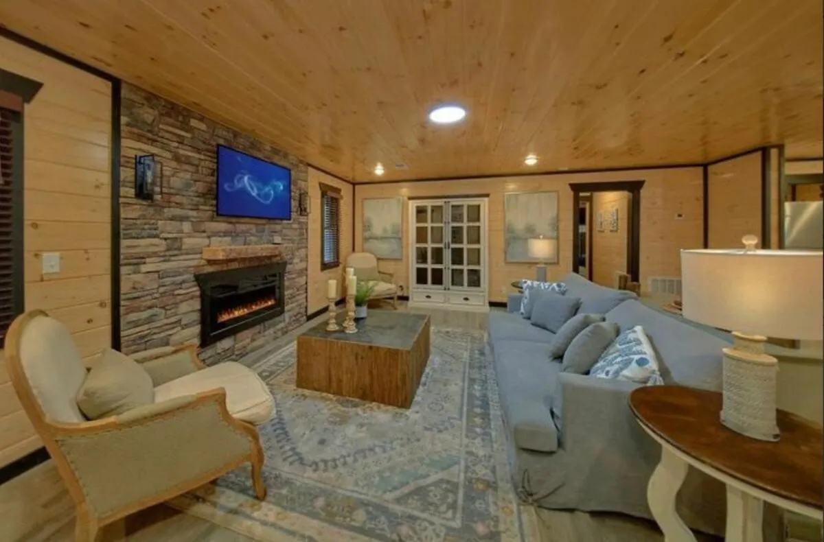 Honeybear Hideaways - Spacious Family-friendly With Hot Tub, Game And Fire Pit Holiday home *