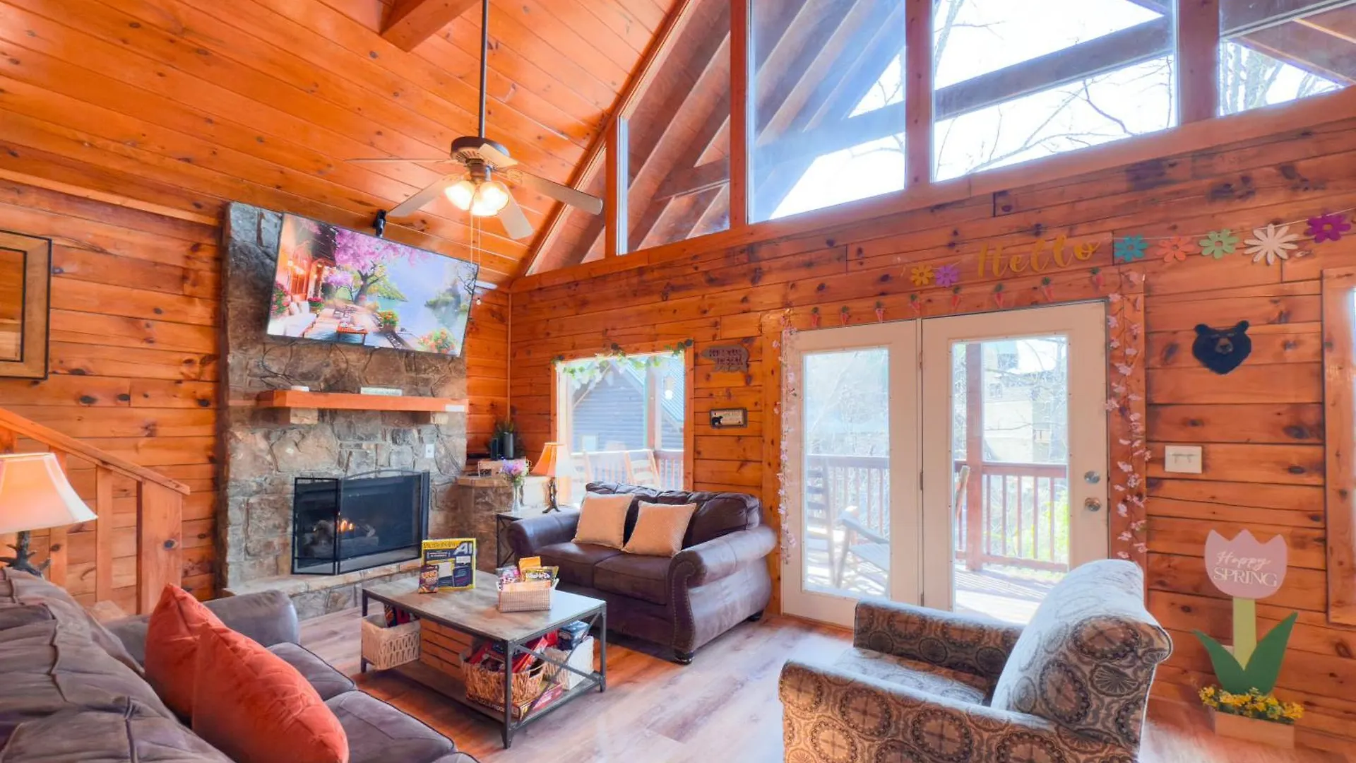 For Groups Getaway! Location, Grill, Wifi & Workstation, Hot Tub & Game Chalet *
