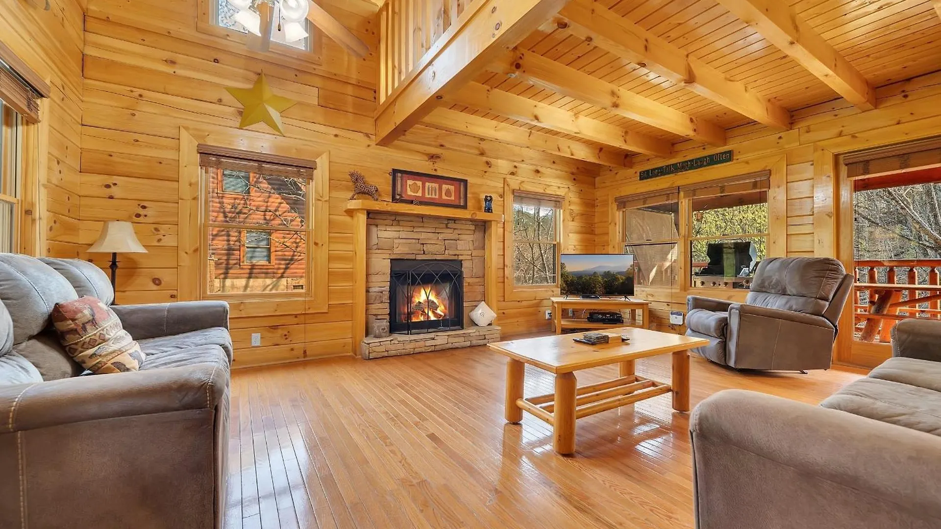 Ern832 - Lakeside Hideaway - Great Location! Close To The Action! Pigeon Forge