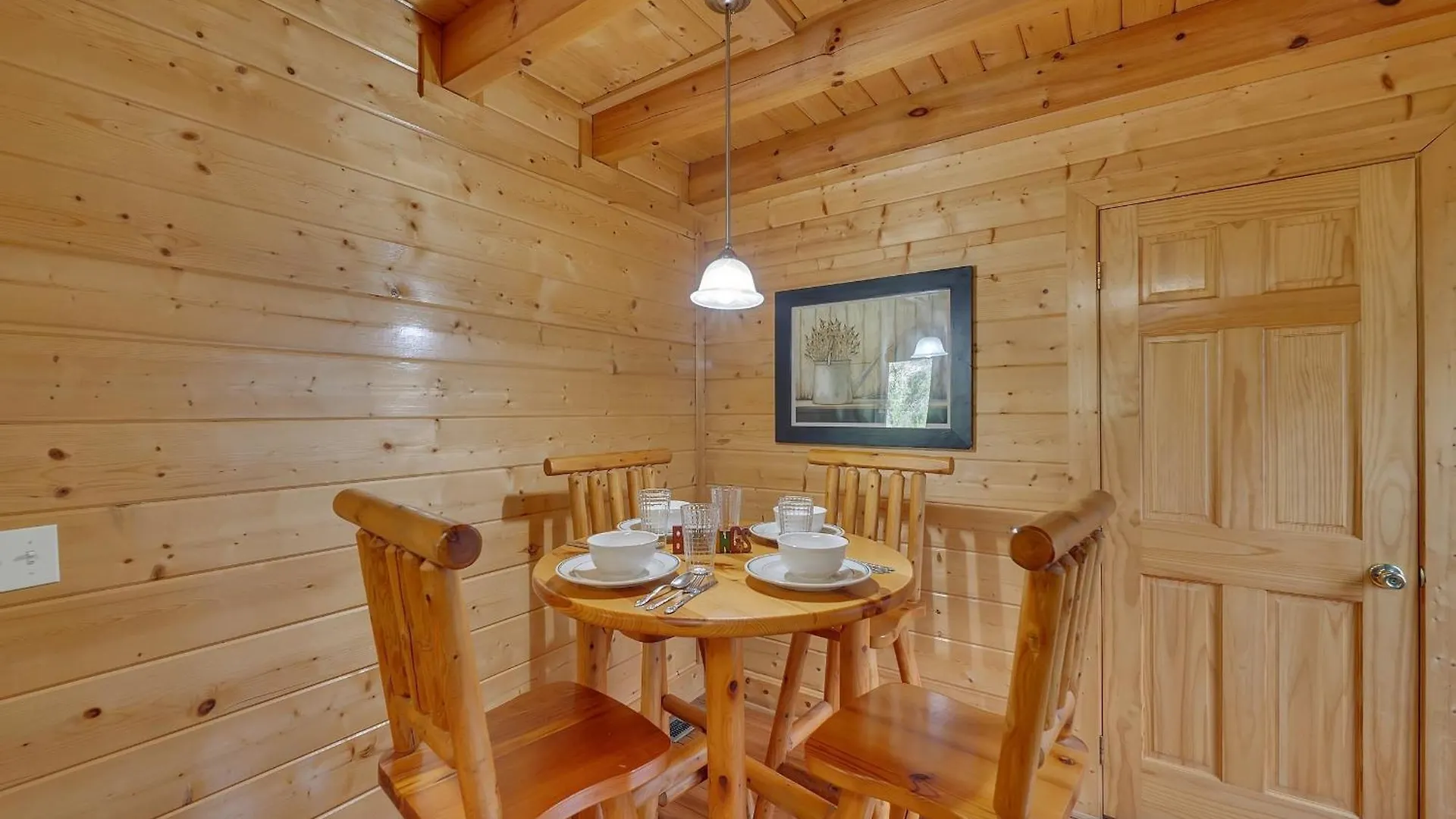 Holiday home Ern832 - Lakeside Hideaway - Great Location! Close To The Action! *