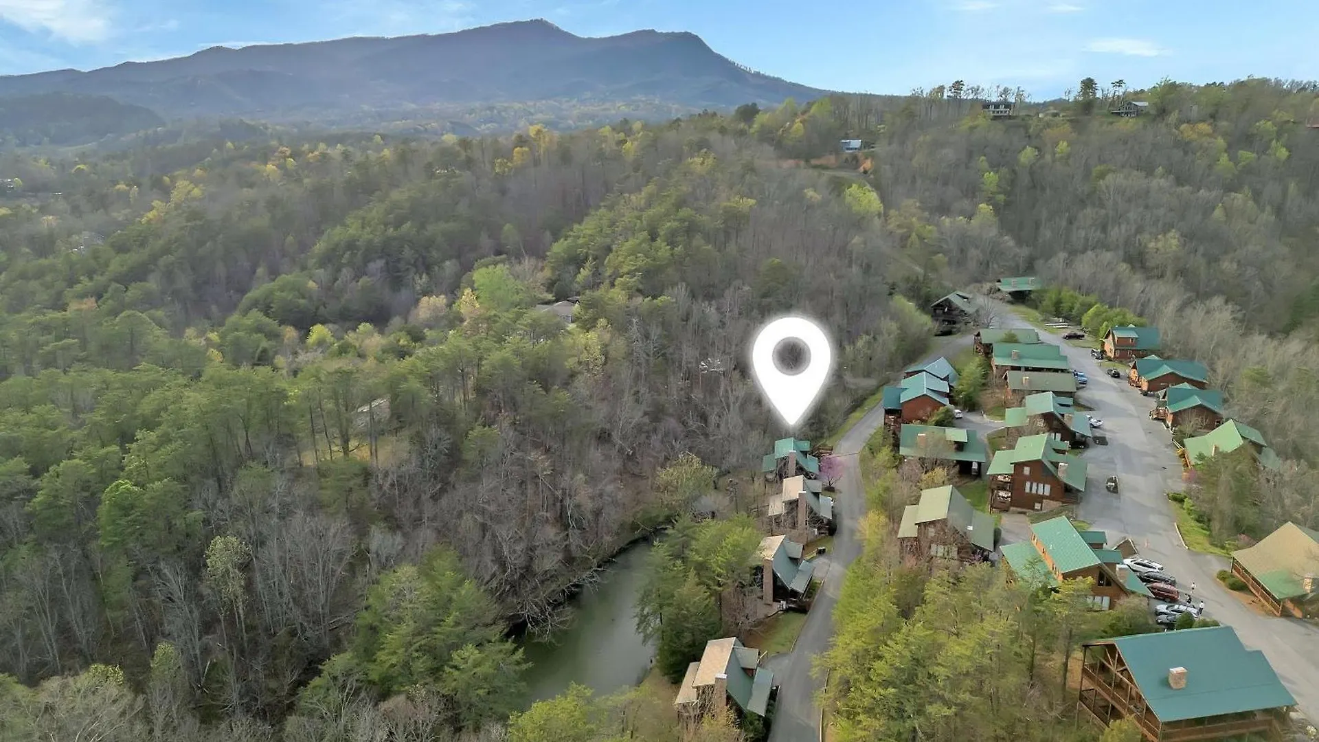 Ern832 - Lakeside Hideaway - Great Location! Close To The Action!