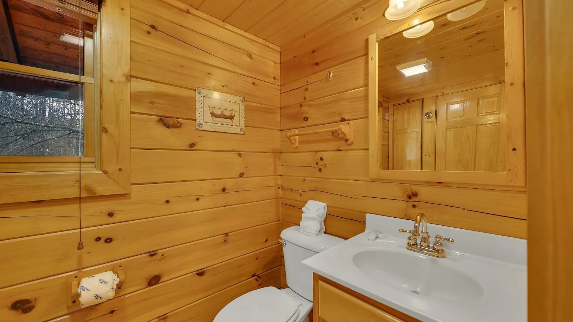Ern832 - Lakeside Hideaway - Great Location! Close To The Action!