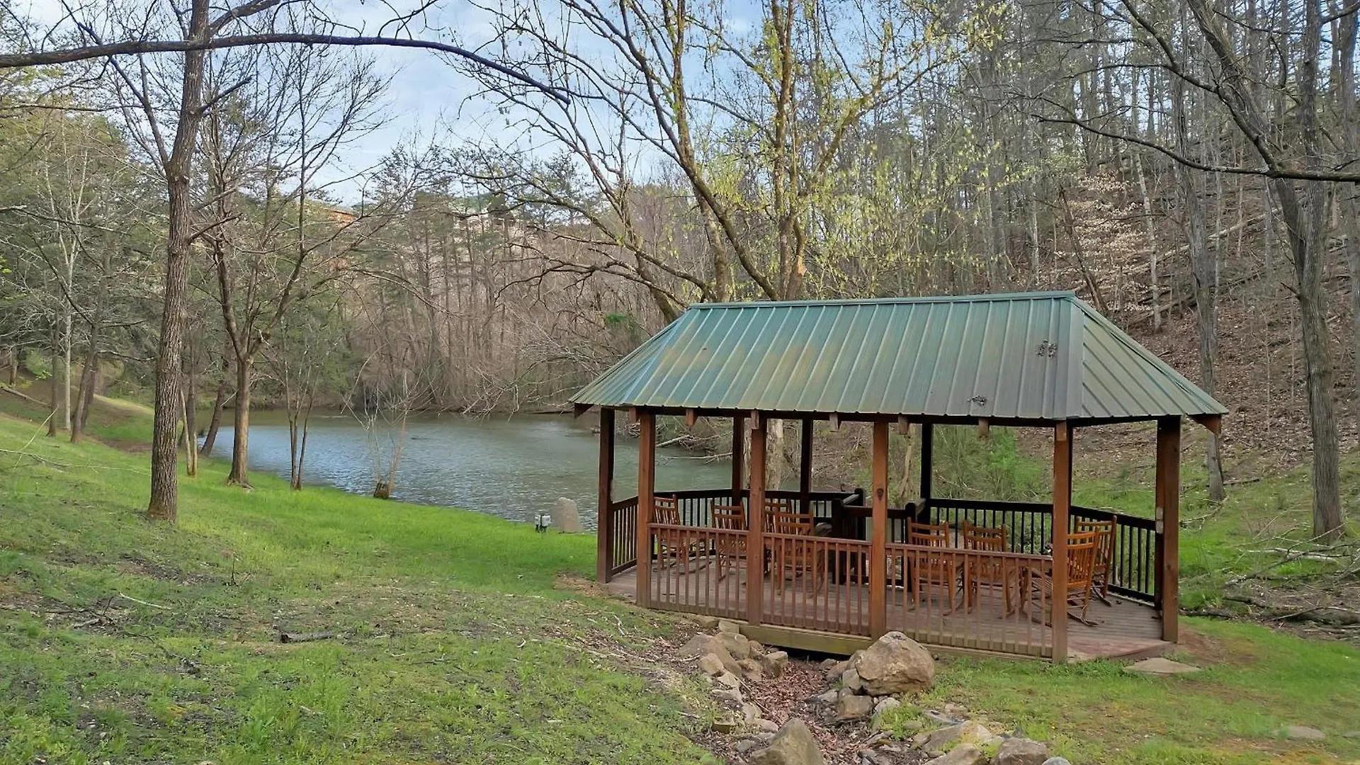 Holiday home Ern832 - Lakeside Hideaway - Great Location! Close To The Action! *
