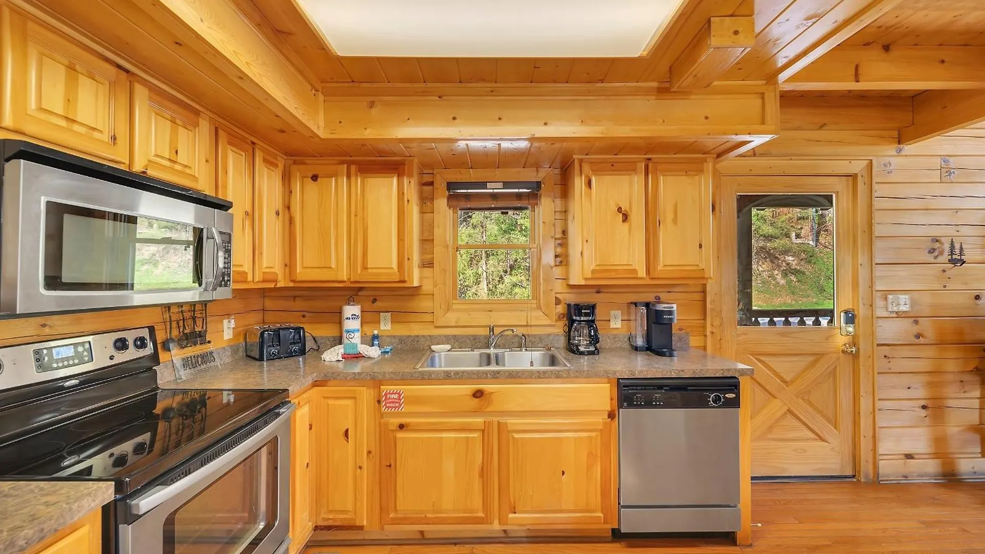 Ern832 - Lakeside Hideaway - Great Location! Close To The Action! * Pigeon Forge