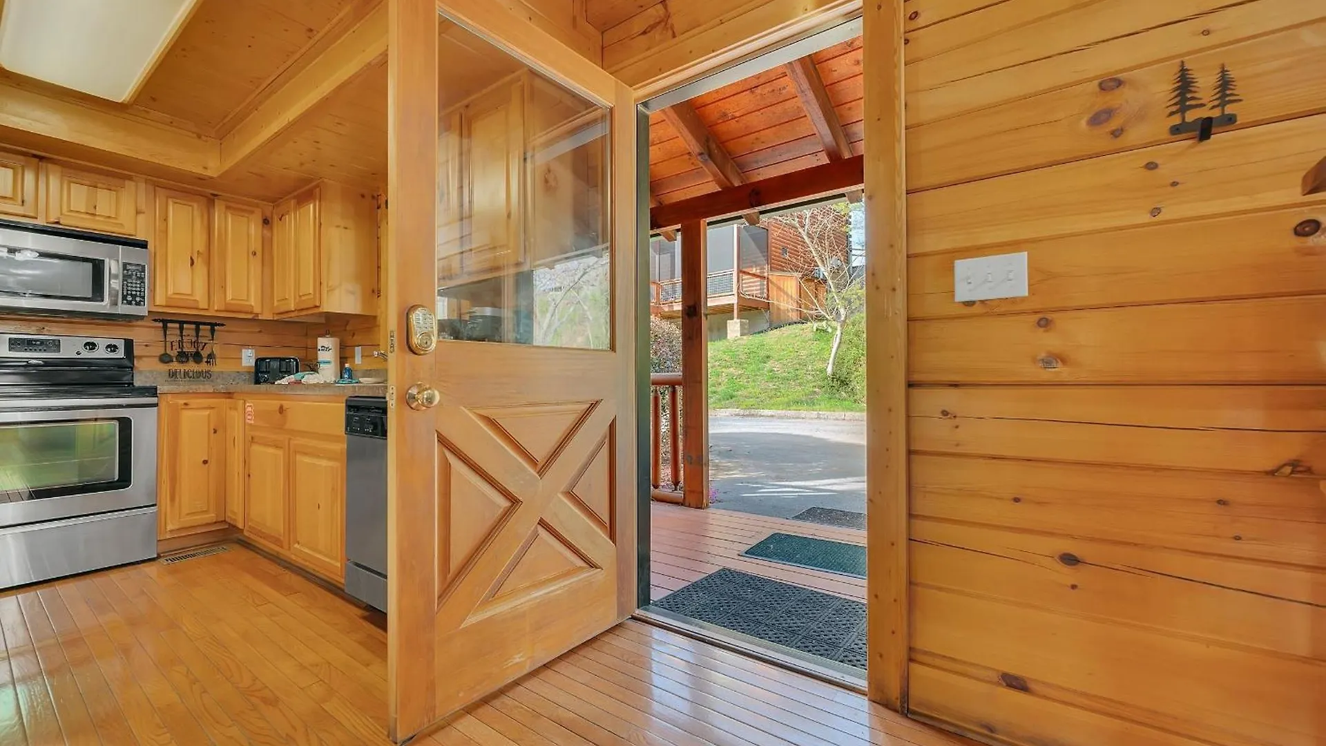 Ern832 - Lakeside Hideaway - Great Location! Close To The Action! * Pigeon Forge