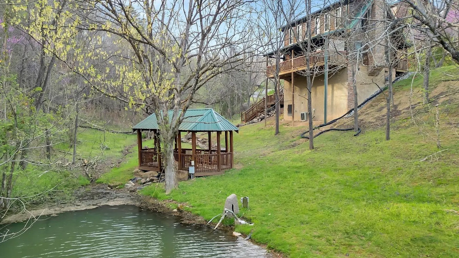 Holiday home Ern832 - Lakeside Hideaway - Great Location! Close To The Action!