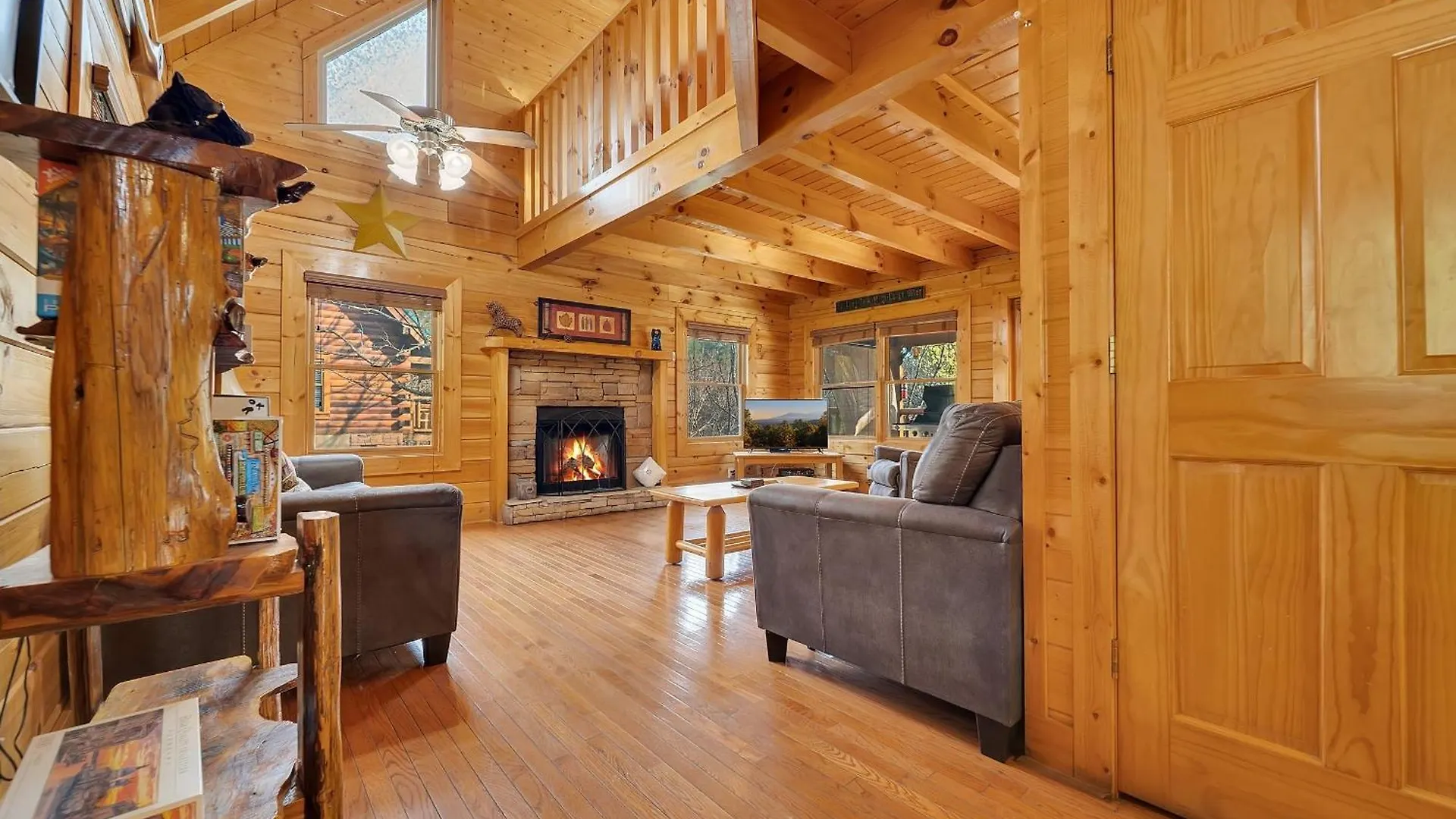 Holiday home Ern832 - Lakeside Hideaway - Great Location! Close To The Action! *