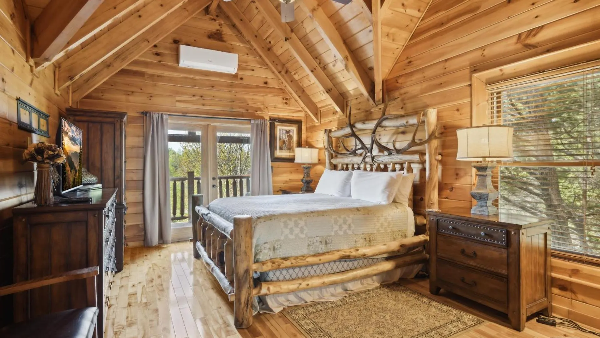 Experience Comfort And Tranquility At Mooseberry Just Minutes From Attractions *