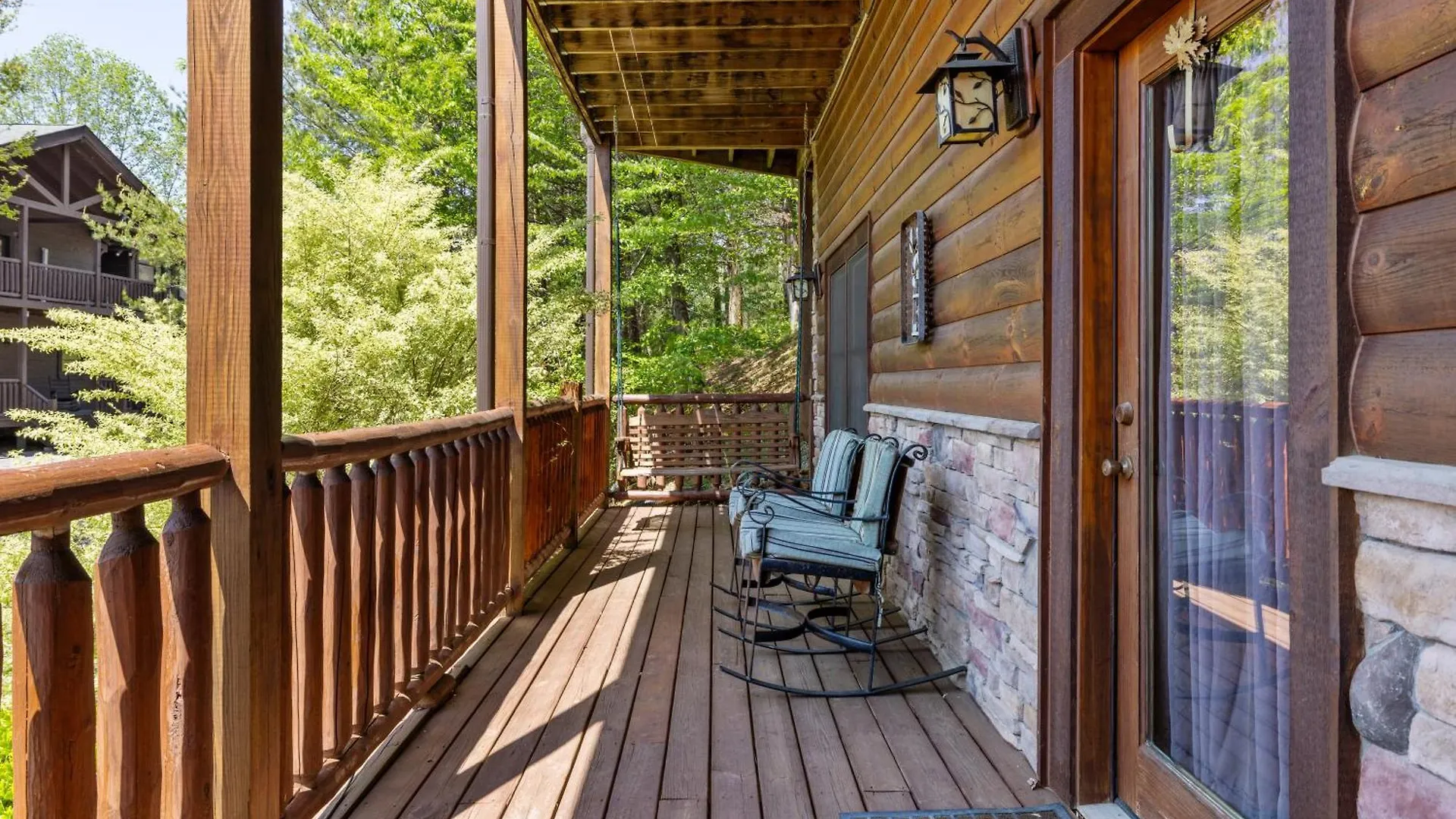 Experience Comfort And Tranquility At Mooseberry Just Minutes From Attractions