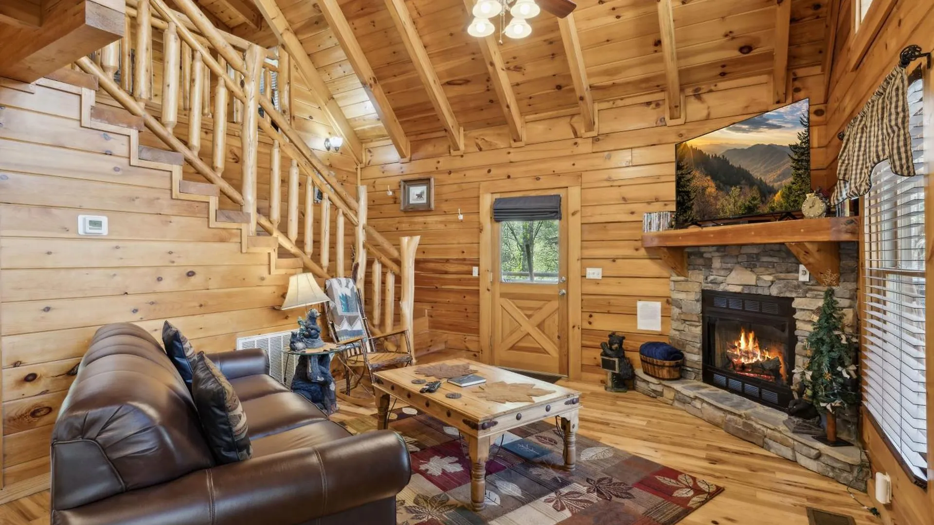 Are We Bear Yet Rustic 1br With Hot Tub Pools & Fireplace1 Mile From Parkway Pigeon Forge