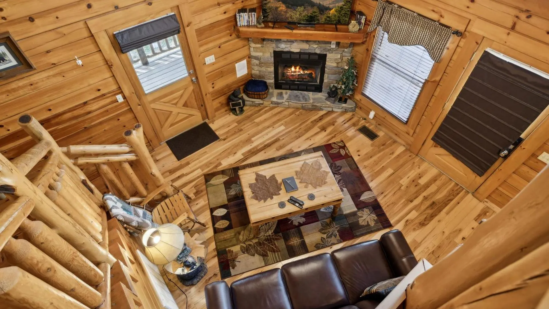 Are We Bear Yet Rustic 1br With Hot Tub Pools & Fireplace1 Mile From Parkway Holiday home