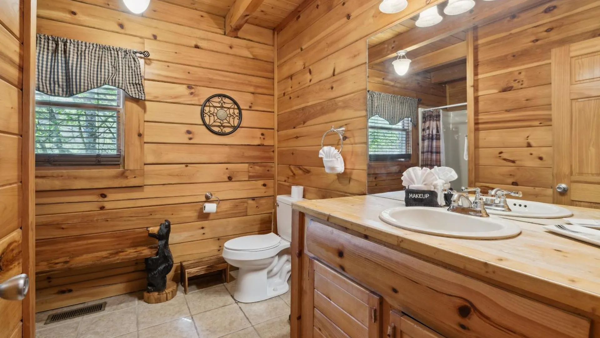 Are We Bear Yet Rustic 1br With Hot Tub Pools & Fireplace1 Mile From Parkway *