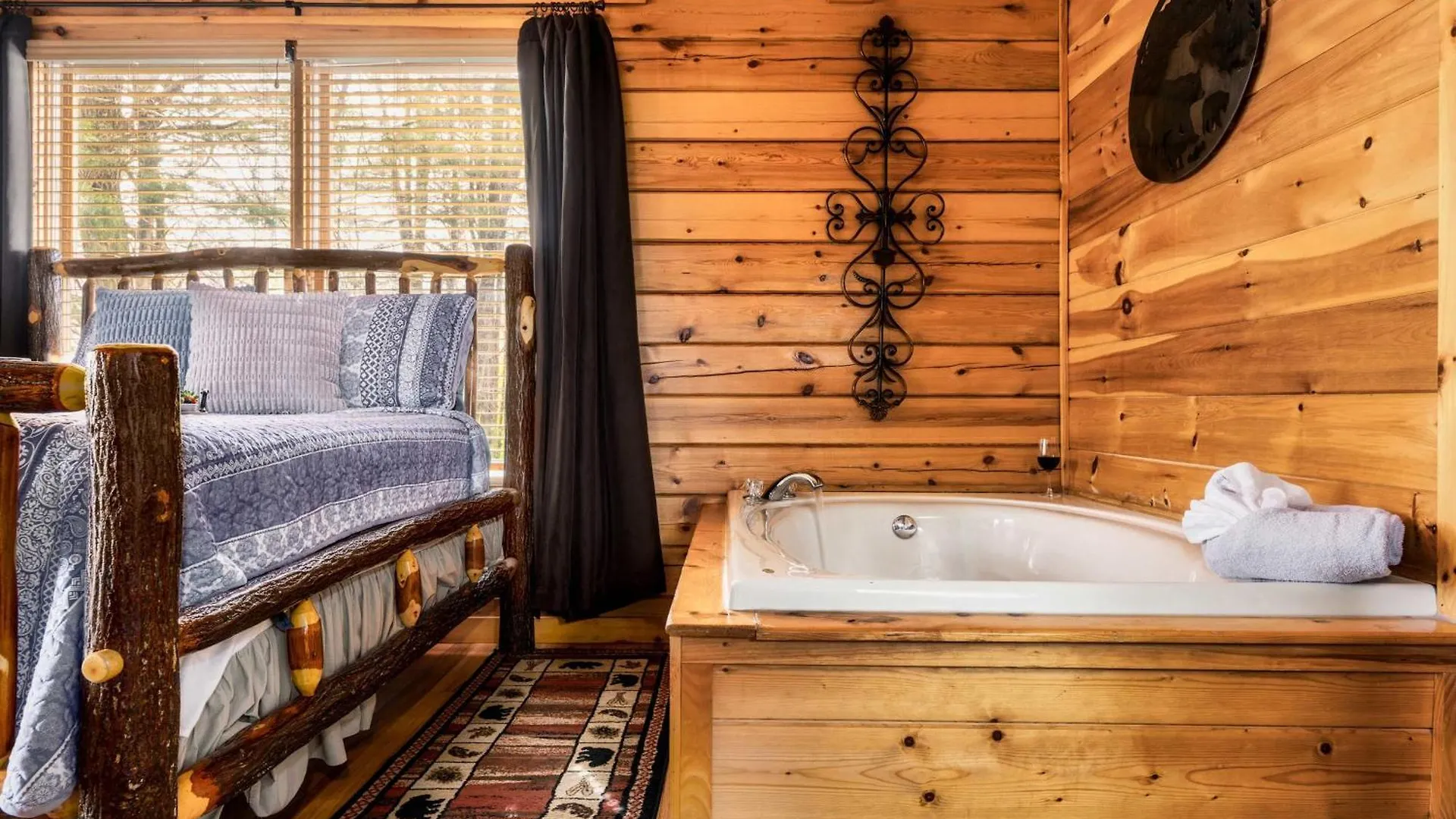 Quaint & Cozy - Great Location - Hot Tub - Bbq Pigeon Forge
