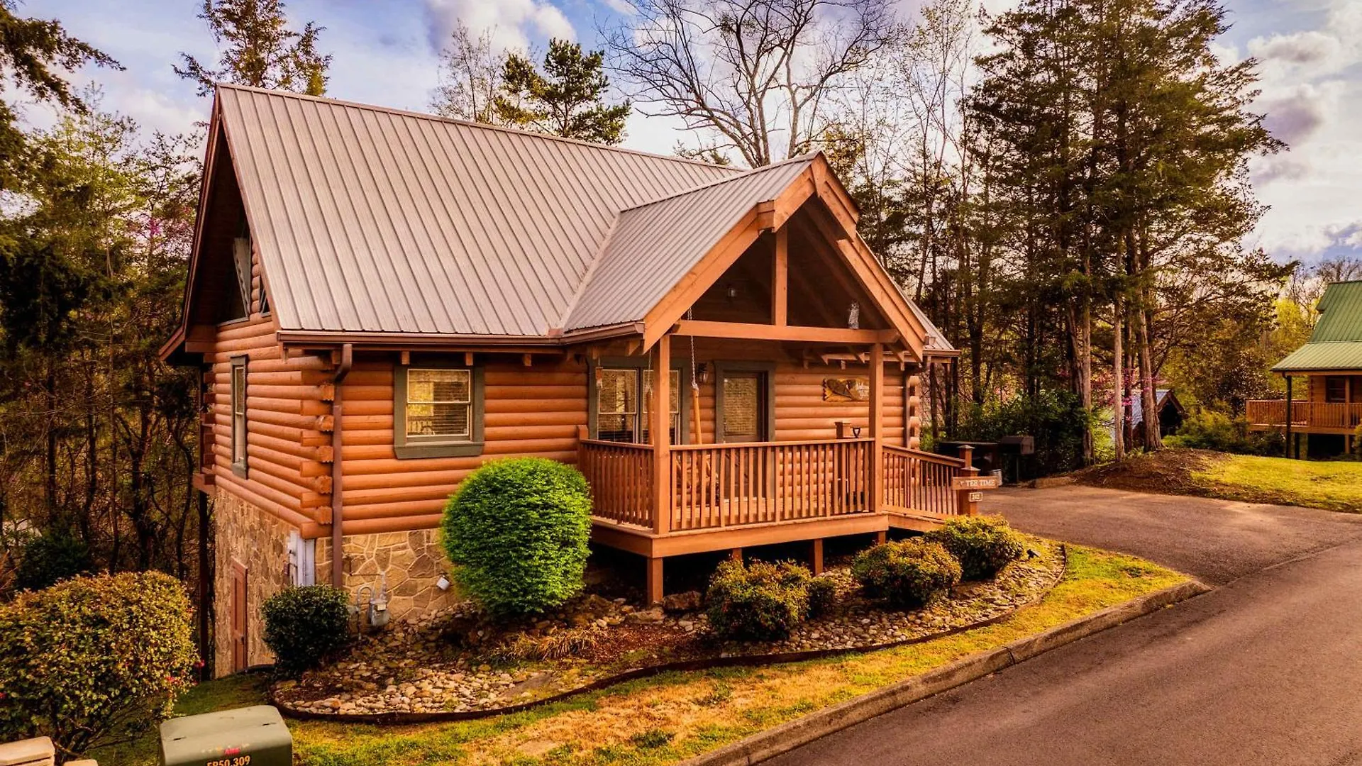 Quaint & Cozy - Great Location - Hot Tub - Bbq *