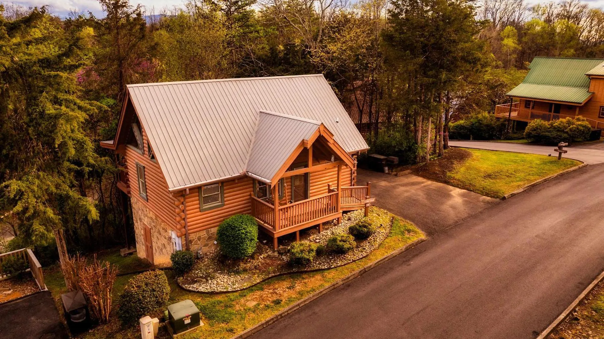 Quaint & Cozy - Great Location - Hot Tub - Bbq Pigeon Forge