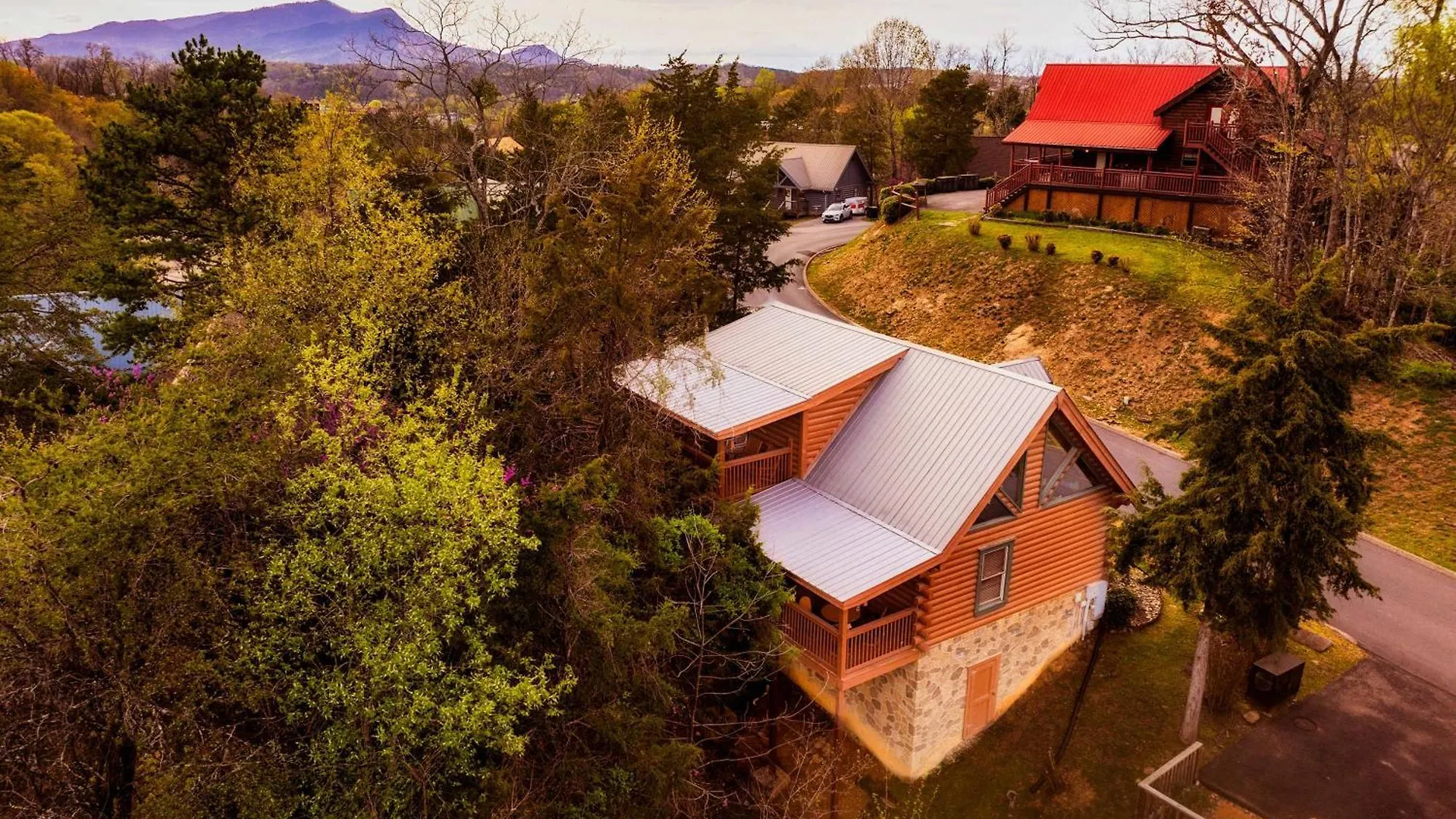 Quaint & Cozy - Great Location - Hot Tub - Bbq Holiday home