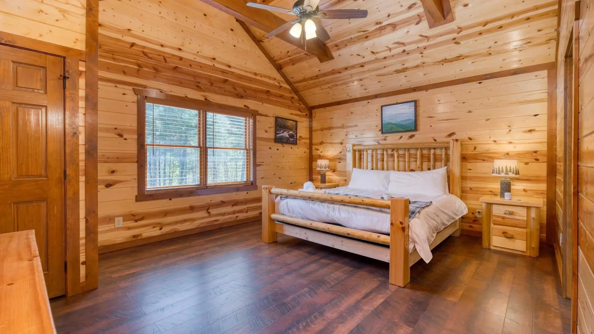Holiday home Sleeps 28 - Luxe Smokies Game Hot Tub Views Near Attractions Pigeon Forge