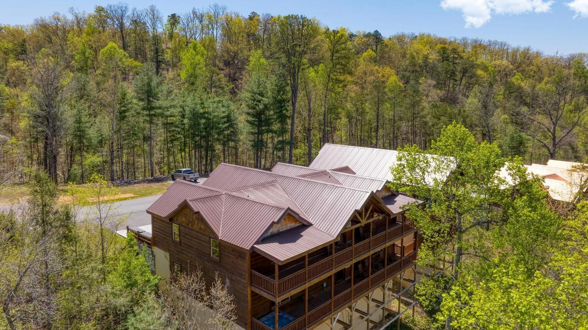 Sleeps 28 - Luxe Smokies Game Hot Tub Views Near Attractions Holiday home