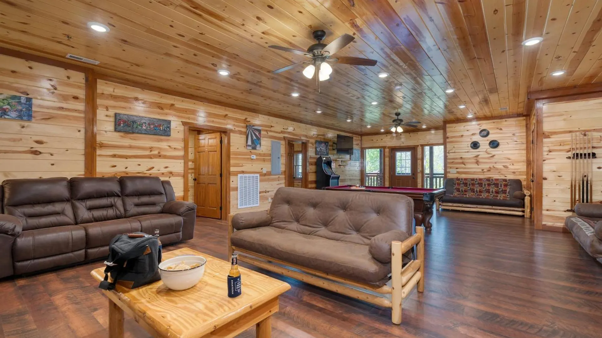 Sleeps 28 - Luxe Smokies Game Hot Tub Views Near Attractions Holiday home Pigeon Forge