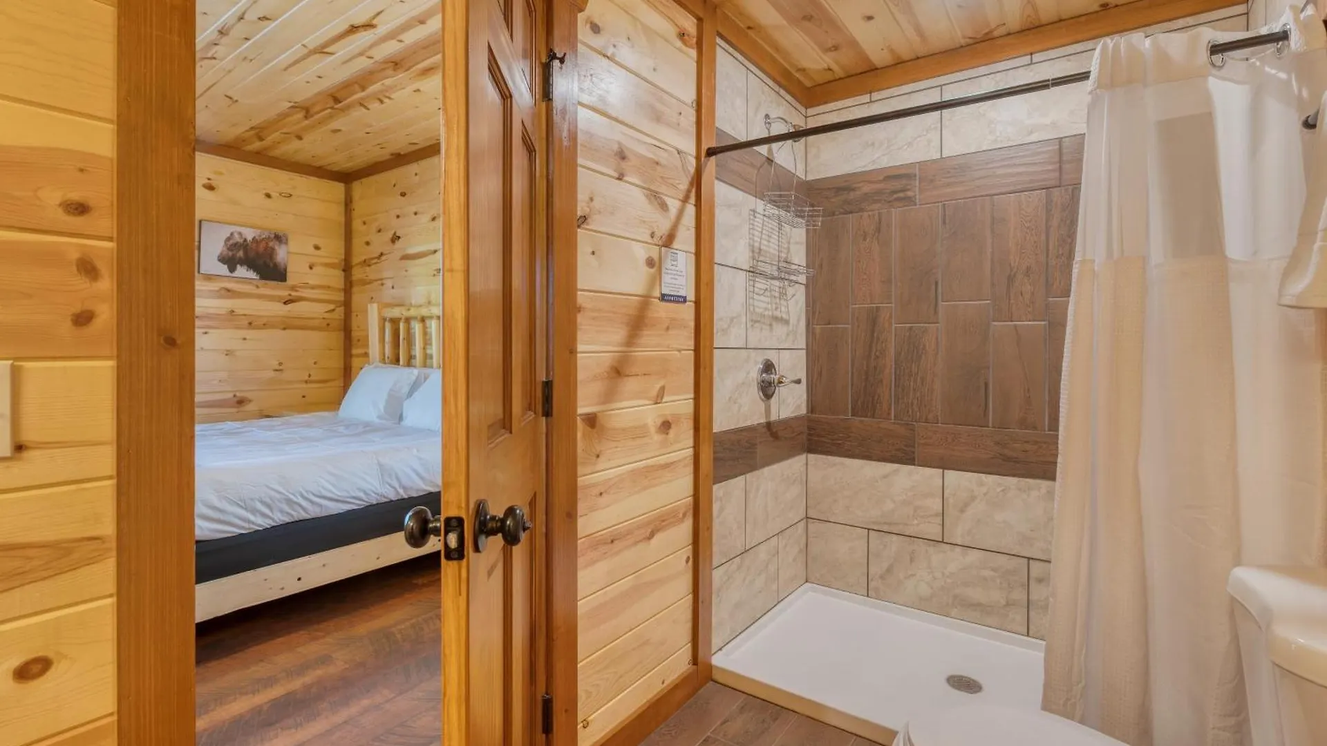 Holiday home Sleeps 28 - Luxe Smokies Game Hot Tub Views Near Attractions Pigeon Forge