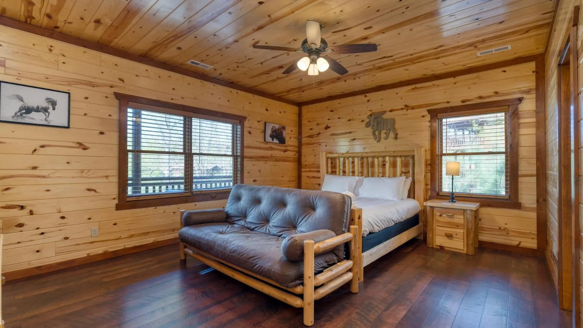 Sleeps 28 - Luxe Smokies Game Hot Tub Views Near Attractions Holiday home
