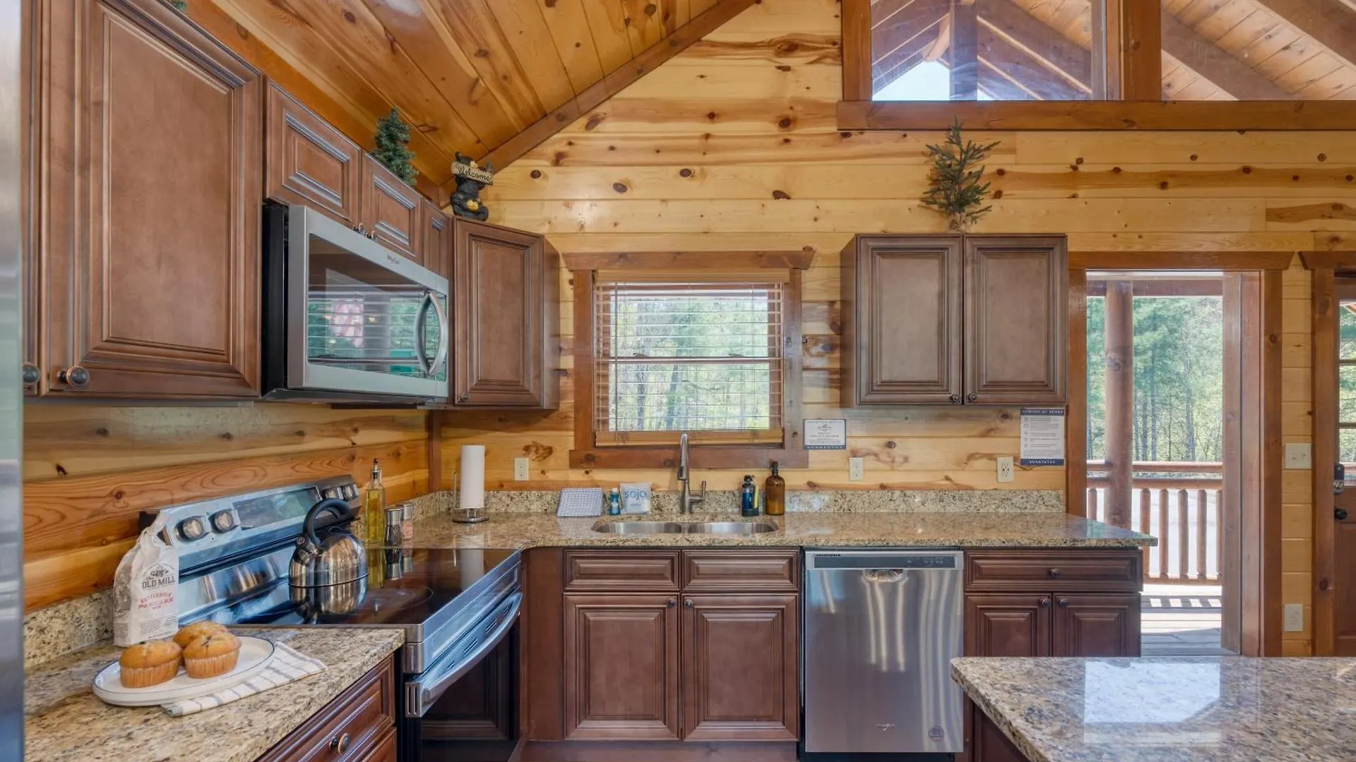 Holiday home Sleeps 28 - Luxe Smokies Game Hot Tub Views Near Attractions Pigeon Forge