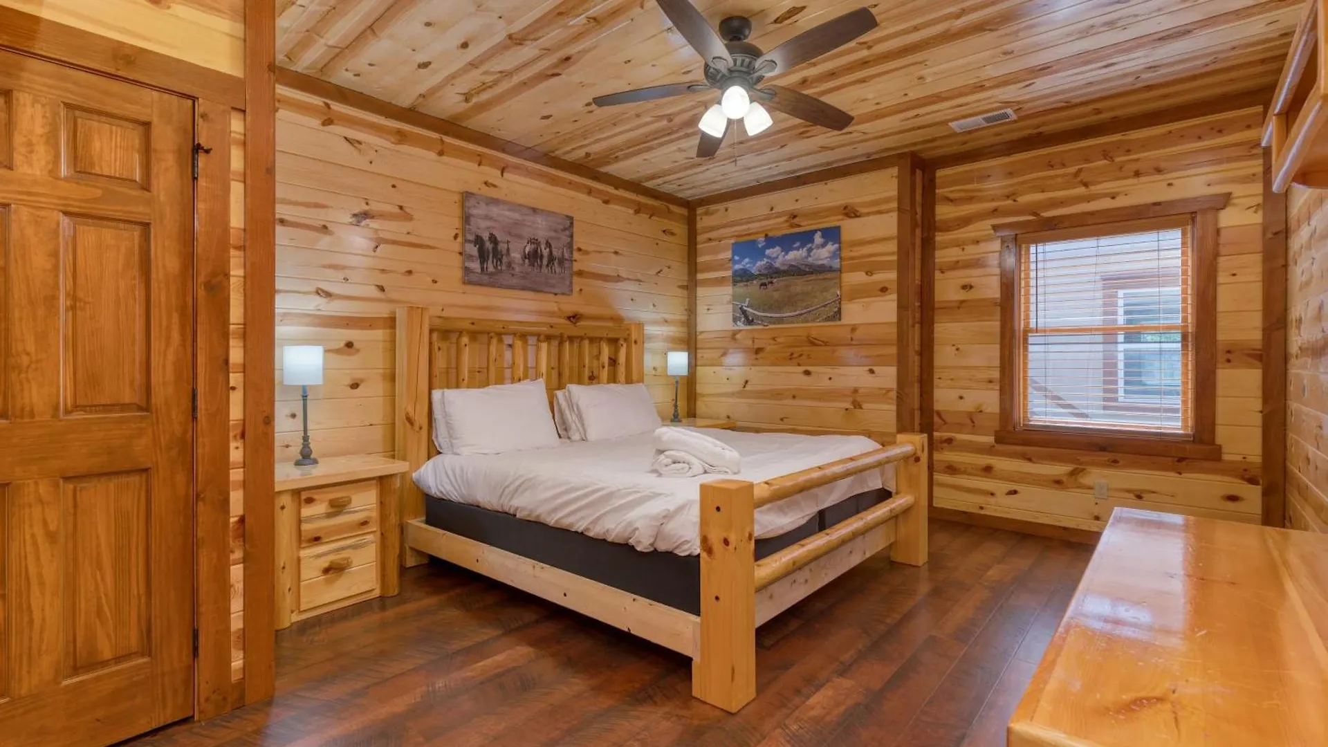 Sleeps 28 - Luxe Smokies Game Hot Tub Views Near Attractions *