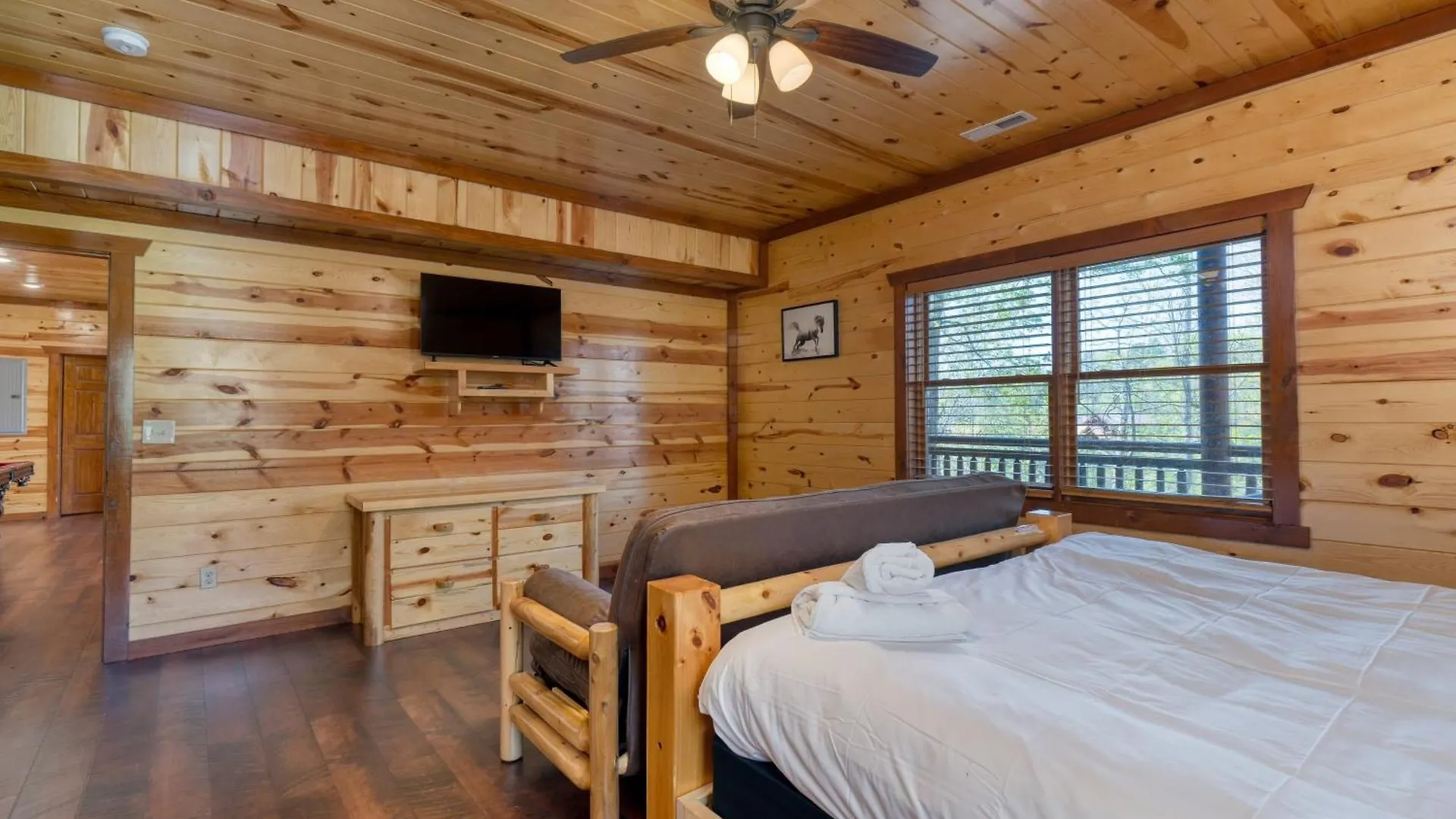 Holiday home Sleeps 28 - Luxe Smokies Game Hot Tub Views Near Attractions Pigeon Forge
