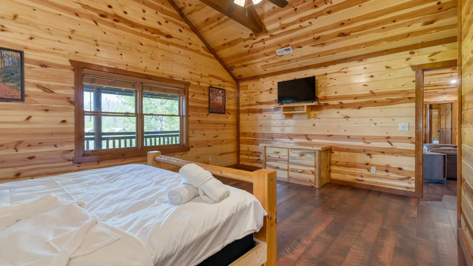 Holiday home Sleeps 28 - Luxe Smokies Game Hot Tub Views Near Attractions Pigeon Forge