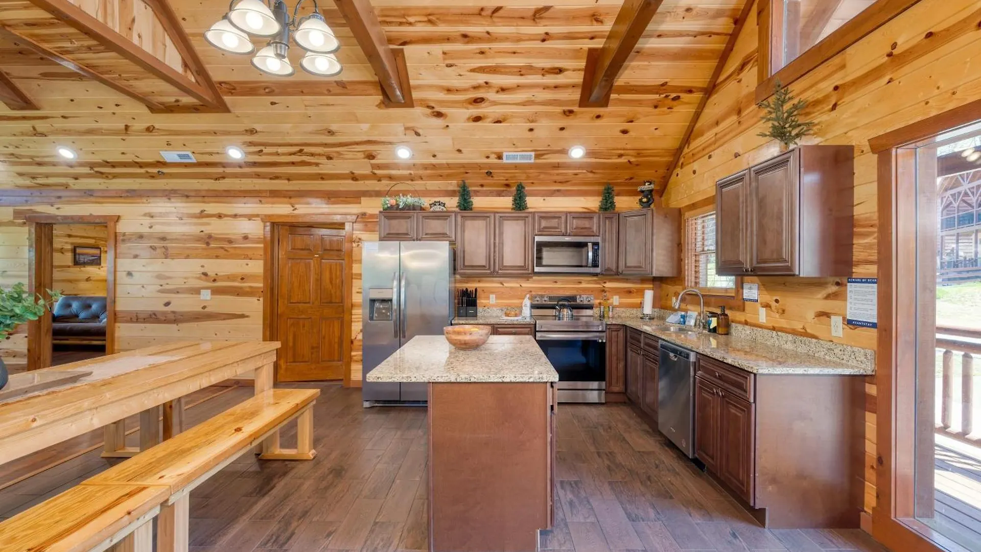 Sleeps 28 - Luxe Smokies Game Hot Tub Views Near Attractions Pigeon Forge