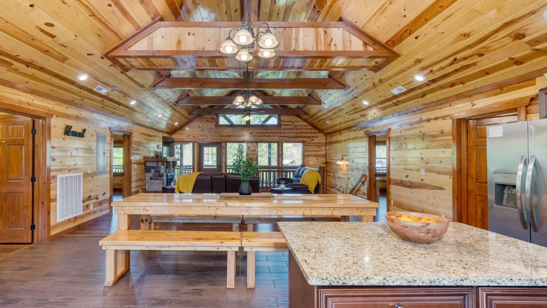 Sleeps 28 - Luxe Smokies Game Hot Tub Views Near Attractions