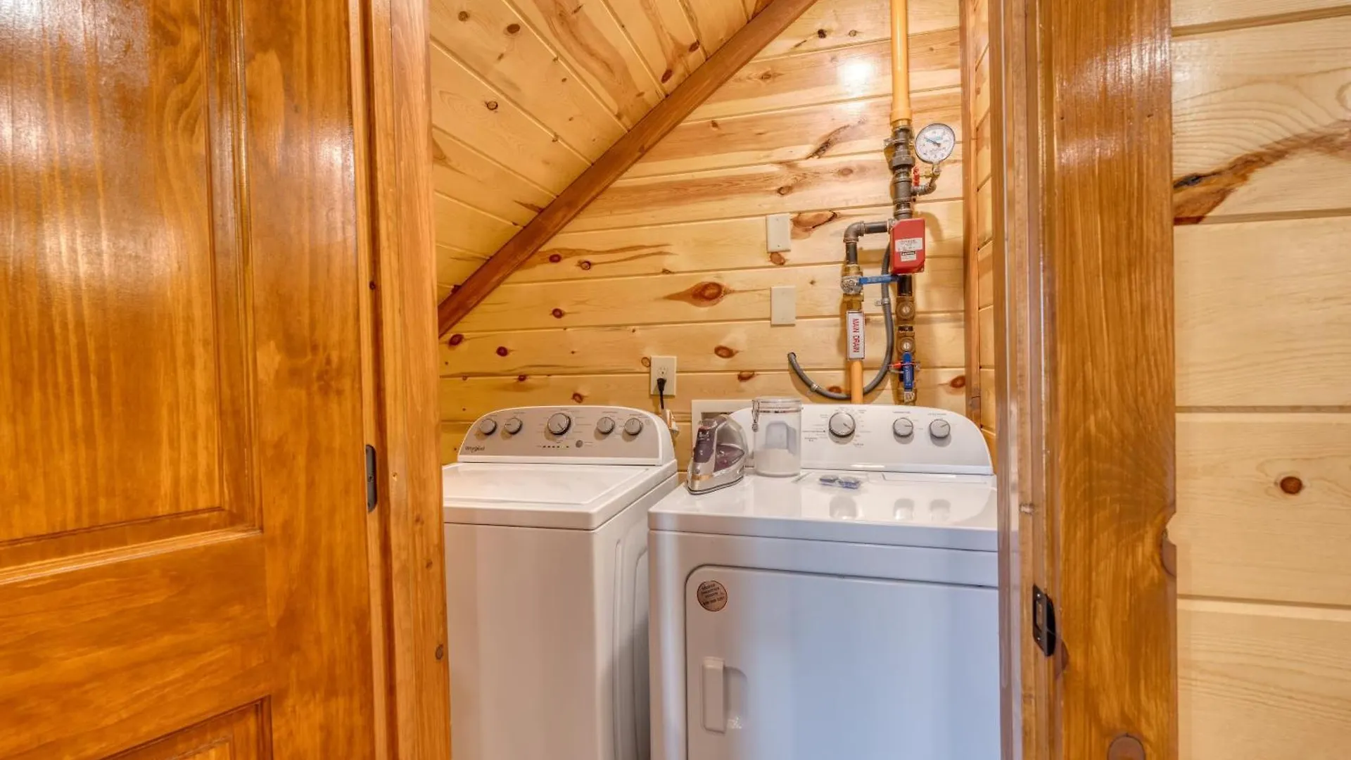Sleeps 28 - Luxe Smokies Game Hot Tub Views Near Attractions Holiday home Pigeon Forge