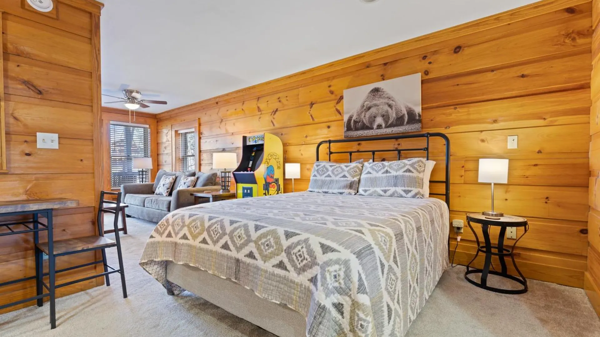 Apartment At Dollywood Lane *
