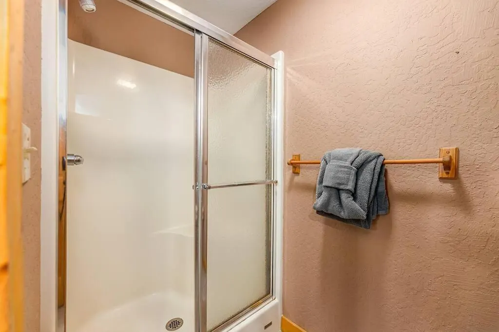 Dog Friendly Secluded Whot-tub & Sleeps 12 * Pigeon Forge