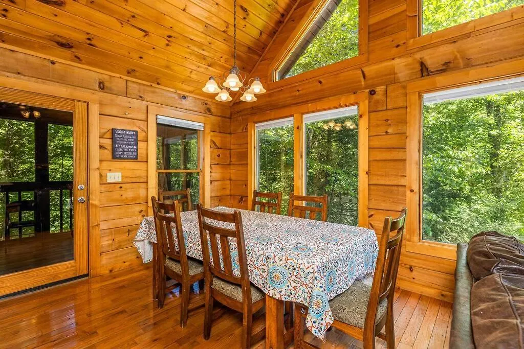 Feriehus Dog Friendly Secluded Whot-tub & Sleeps 12 Pigeon Forge