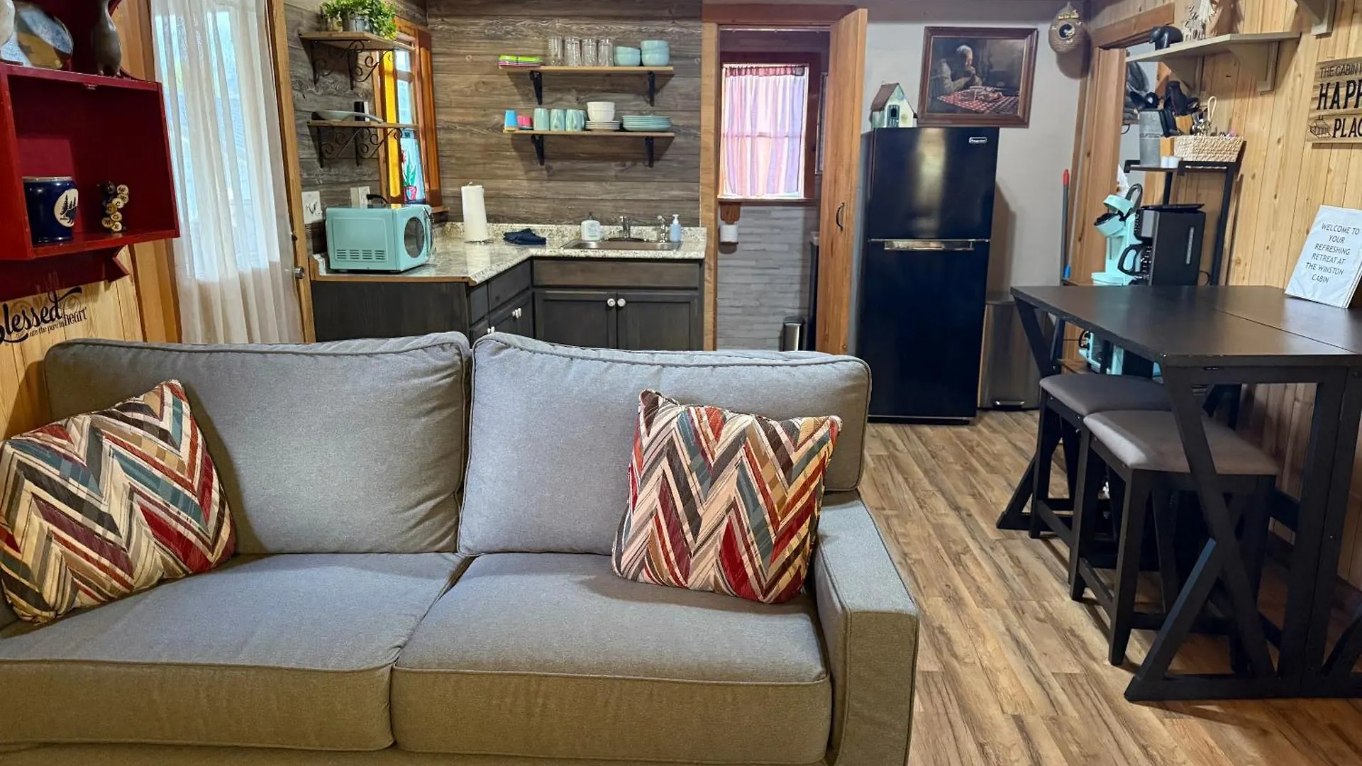 Cozy Walking Distance To Parkway! Casa vacanze
