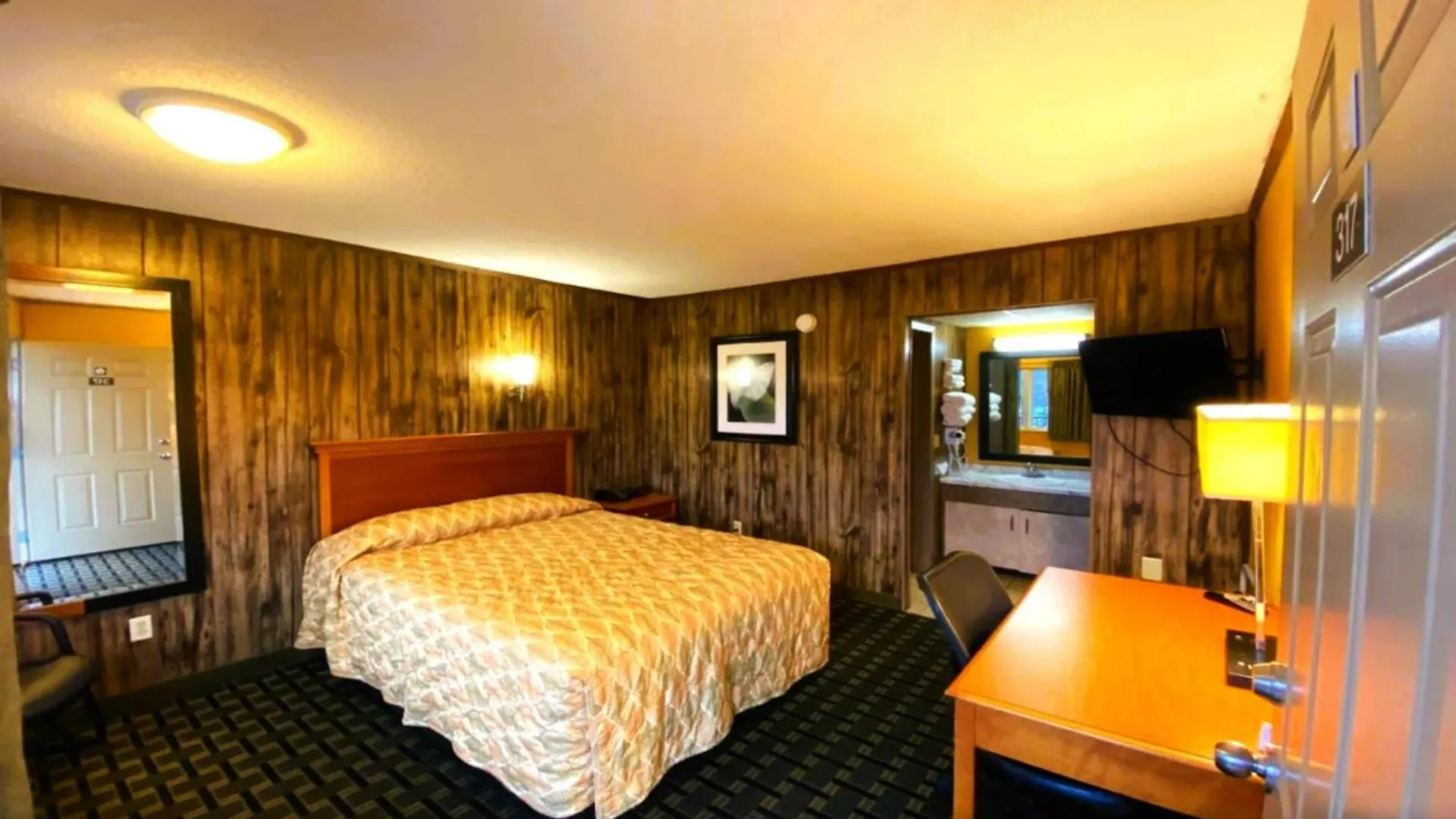 River Side By Oyo Pigeon Forge