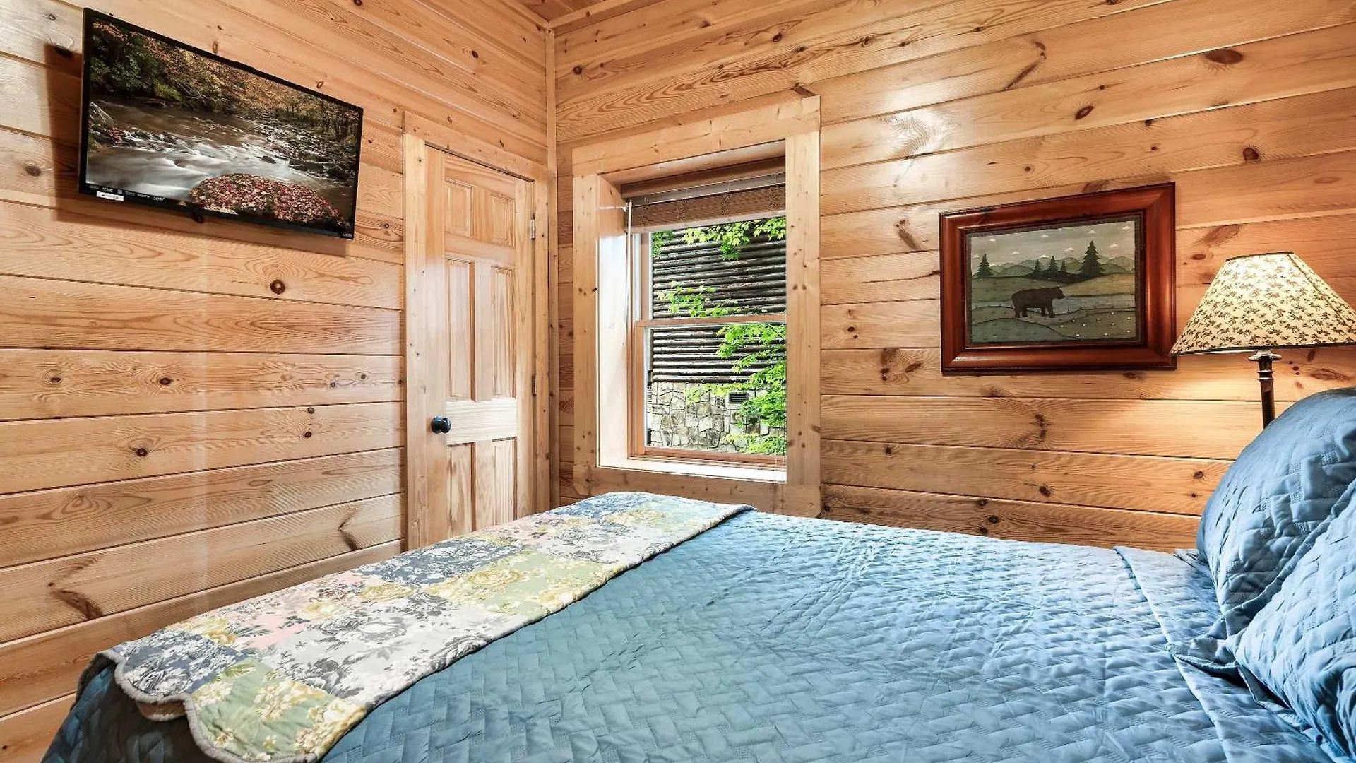 Great Views & Location- Family- Game Room- Hot Tub *