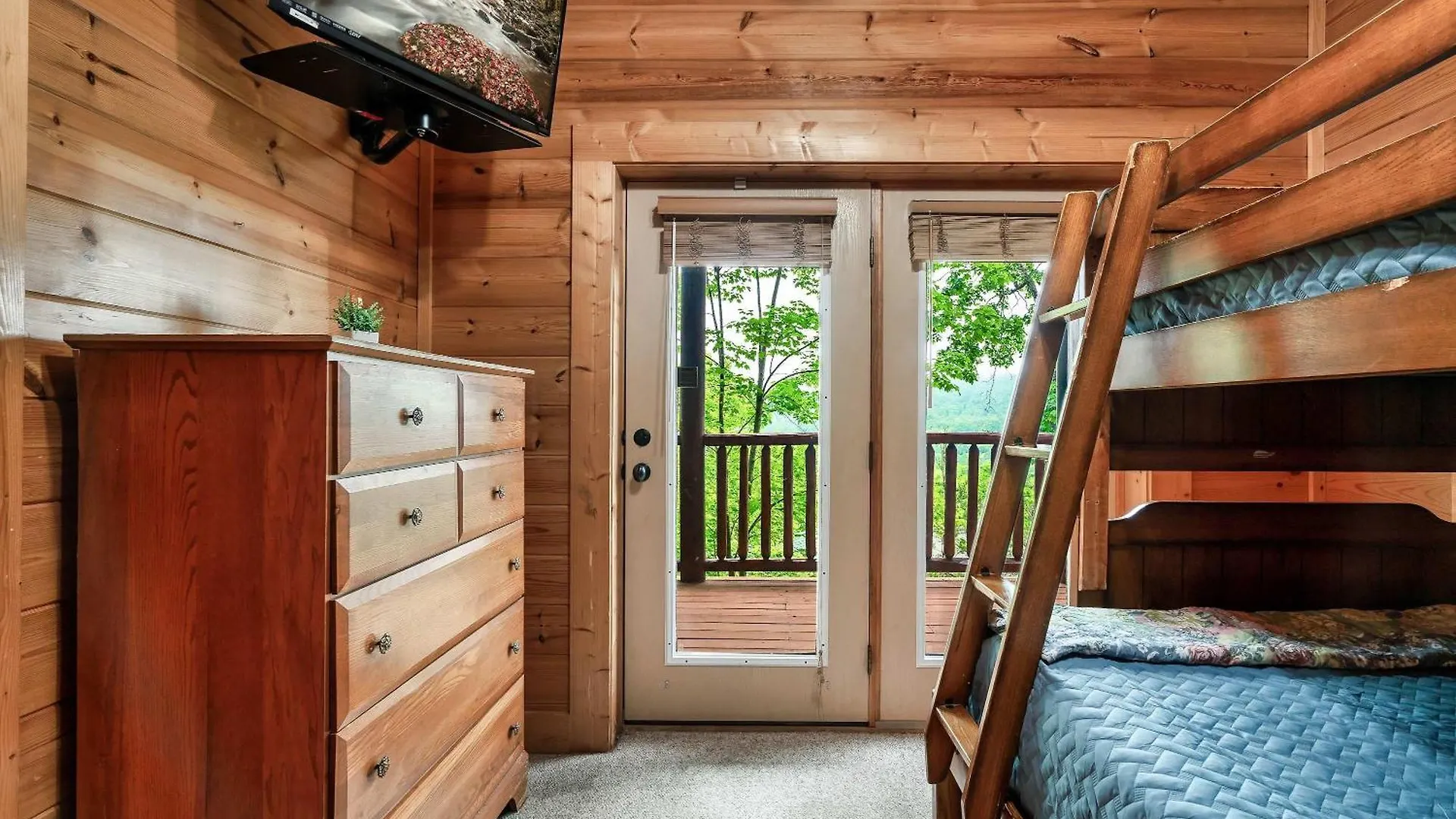 Great Views & Location- Family- Game Room- Hot Tub Σαλέ