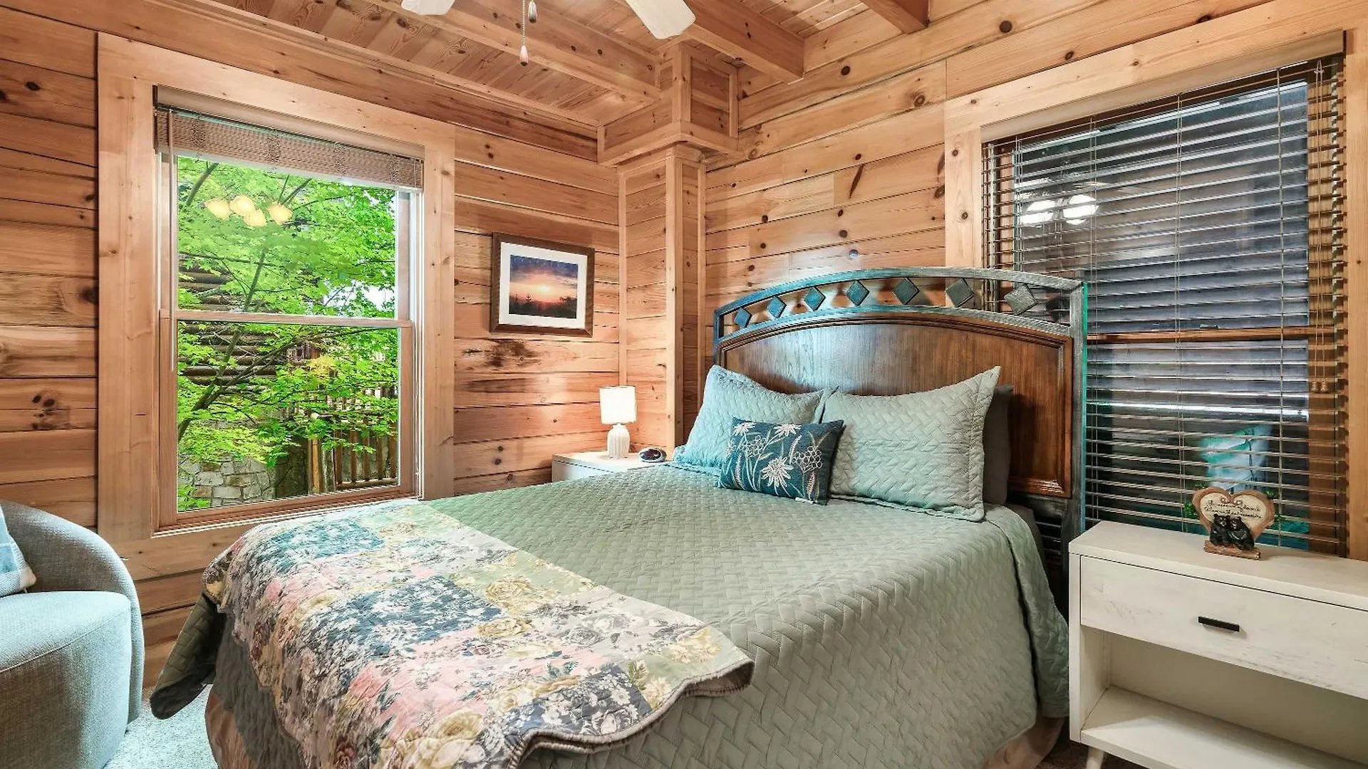 Great Views & Location- Family- Game Room- Hot Tub *